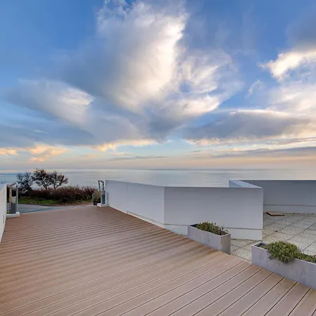 Elegant Penthouse Vue & Double Garage Apartament