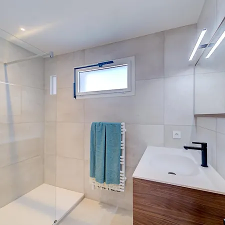 Elegant Penthouse Vue & Double Garage Apartament