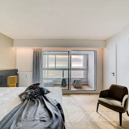 Elegant Penthouse Vue & Double Garage Apartament *