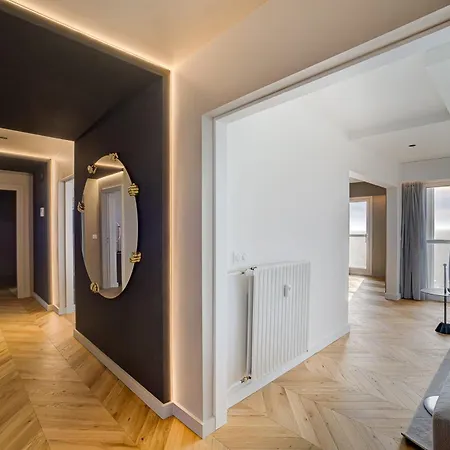 Elegant Penthouse Vue & Double Garage Apartament *