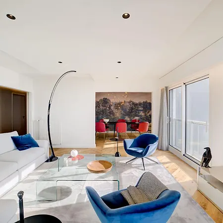 Elegant Penthouse Vue & Double Garage *