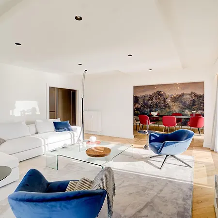 Elegant Penthouse Vue & Double Garage