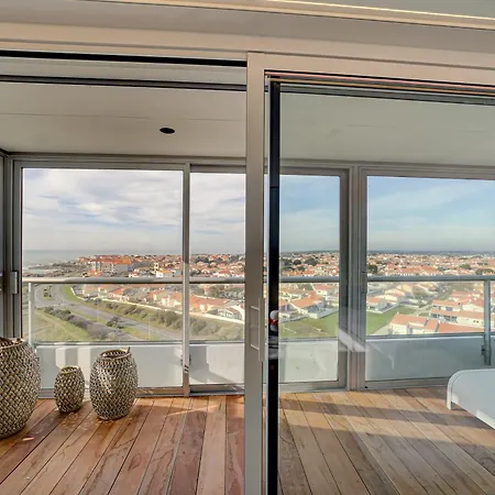 Elegant Penthouse Vue & Double Garage *